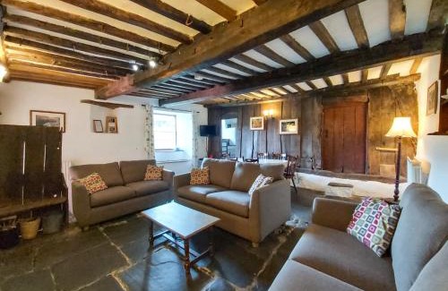 Rhayader House | Longhouse - Hen Dy