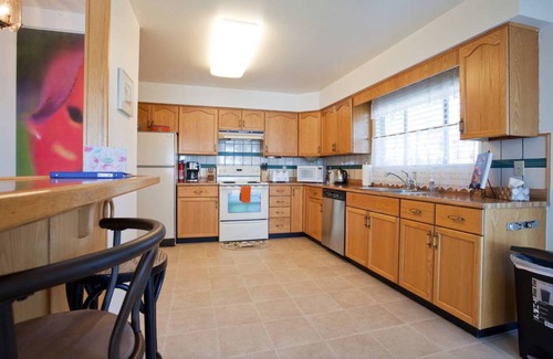 Sidney House | Longstay Sidney Beachfront on Roberts Bay Near Victoria B.C.