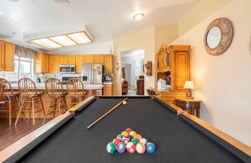 Riverside House | LOOK! Centrally located, large clean house, big yard, friendly dogs welcome