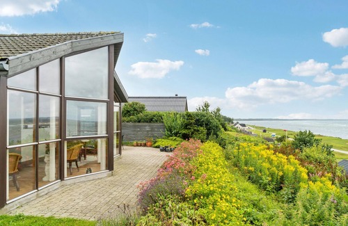 Allingabro House | Look forward to a fantastic sea view in this attractive vacation home!