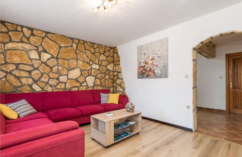 Delnice Apartment | Look forward to a nice vacation in this vacation apartment in a good location close to nature.