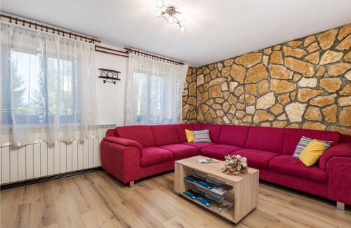 Delnice Apartment | Look forward to a nice vacation in this vacation apartment in a good location close to nature.