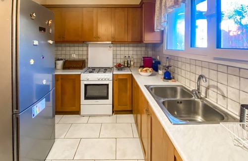 Platistomo Apartment | Look forward to a relaxing vacation in a bright apartment with a large green garden near the sea.