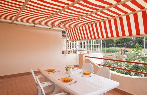 Botricello Apartment | Look forward to a relaxing vacation in this vacation apartment near the beach.