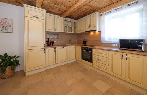 Lisicici House | Look forward to a wonderful vacation with friends or family in this villa in an elevated and quiet l
