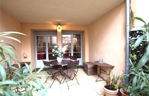 Orange Apartment | Look forward to an unforgettable vacation in this inviting vacation apartment!