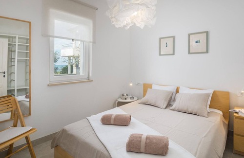 Krizine House | Look forward to your vacation in the house by the sea.