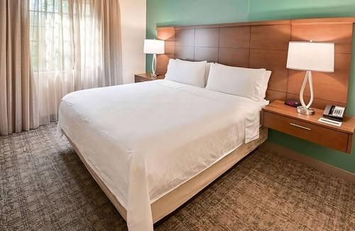Plantation Resort | Look No Further! 3 Spacious Suites w/Full Kitchen, Outdoor Pool, Free Breakfast
