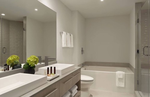 Hollywood South Central Beach Hotel | Look No Further! 4 Relaxing Units, Pool View, Walk to Hollywood Beach