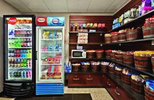 Fort Worth Hotel | Look No Further! Indoor Pool, On-Site Restaurant and Bar, Free Parking
