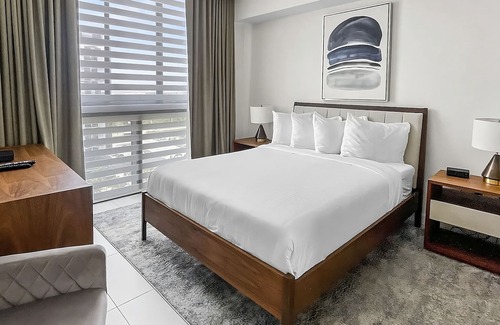 Doral Hotel | Look No Further! Outdoor Pool, Onsite Parking, Minutes to CityPlace Doral