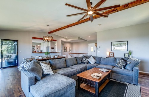 Prescott Cabin | Lookout Lodge: Views, Spacious, Updated, <10 mins to DT, Game Room, EV charger