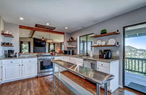 Prescott Cabin | Lookout Lodge: Views, Spacious, Updated, <10 mins to DT, Game Room, EV charger