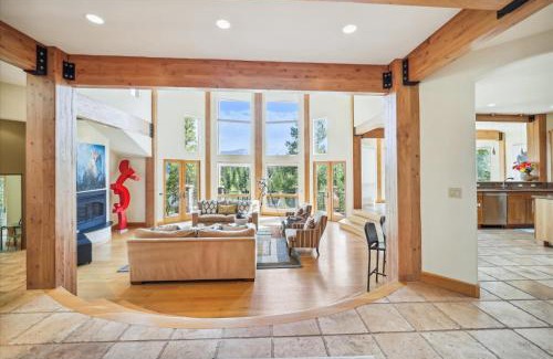 Christie Heights House | Lookout On Christie Lane Home