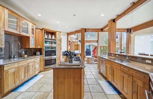 Christie Heights House | Lookout On Christie Lane Home