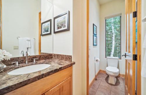 Christie Heights House | Lookout On Christie Lane Home