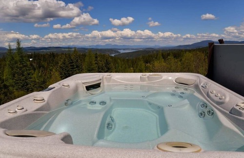 Harrison House | Lookout Peak: Lake & Mountain Views, Hot Tub!