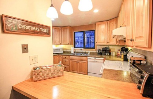 Lincoln House | Loon Outlook - Best View, Fireplace, <3min to Loon