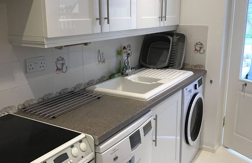 Camber House | Looney Dunes, Camber - 1 min to sand dunes, 2 sunny gardens, 3 bedrooms