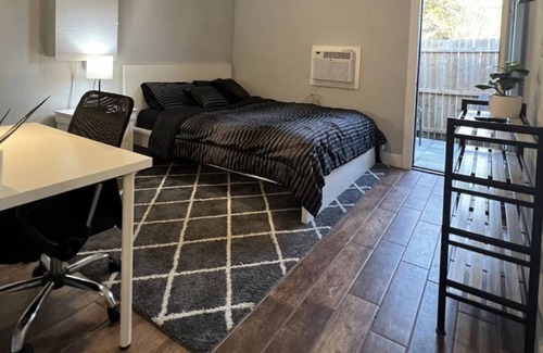 Bay Crest Park Apartment | Lopez Place