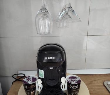 Ploiesti Apartment | Lorena in White Tower