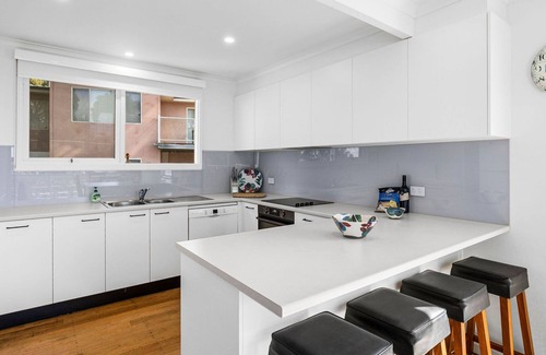 Lorne House | Lorne Escape - Retro Delight
