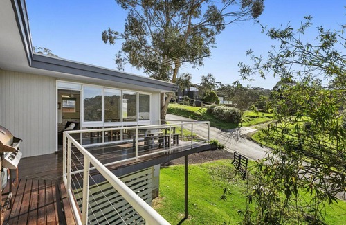 Lorne House | Lorne Escape - Retro Delight