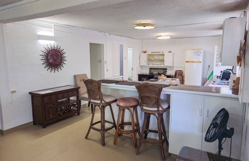 Springfield Apartment | LORRAINE UNIT B -Beautiful 2 Bedroom 2 Bathroom Beach Apartment in Cattlewash