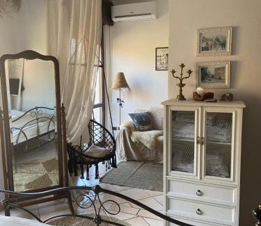 Travedona-Monate Bed & Breakfast | Los Perros Hermanos