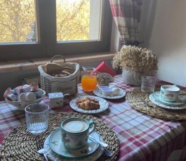 Travedona-Monate Bed & Breakfast | Los Perros Hermanos