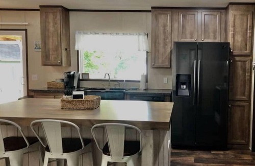 Centre House | "Lost Crab", beautiful 3BR, big yard, private dock