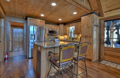 Cherry Log Cabin | Lost Shepherds Lodge | Book 3 Nights Get 4th Free!