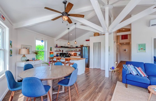 Hope Town Cottage | Lost Together-Your Serene Retreat on Elbow Cay-just a 3 minute walk to beach!