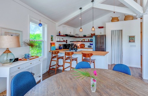 Hope Town Cottage | Lost Together-Your Serene Retreat on Elbow Cay-just a 3 minute walk to beach!