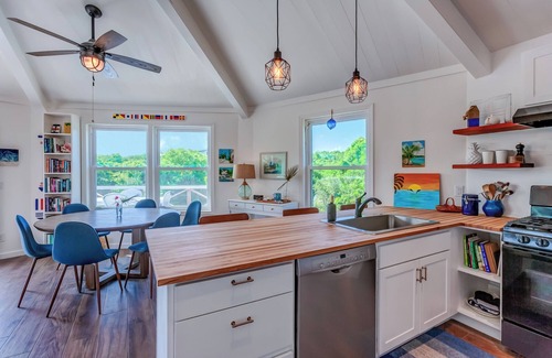 Hope Town Cottage | Lost Together-Your Serene Retreat on Elbow Cay-just a 3 minute walk to beach!