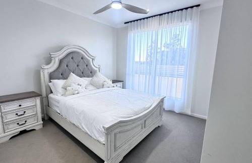 Mango Hill House | Lotus Grand Home in Mango Hill Sleeps 8