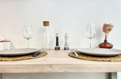 Miramas le Vieux Apartment | Lou Miradou 2 - Vieux village médiéval, Cosy, Clim, 2 personnes