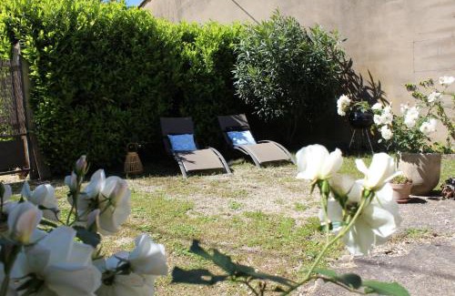 Eygalieres Apartment | Lou Pitchoun Cabanoun à Eygalières "2-3 Personnes"