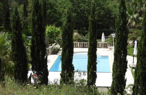 Bagnols-en-Foret House | Lou Relambi