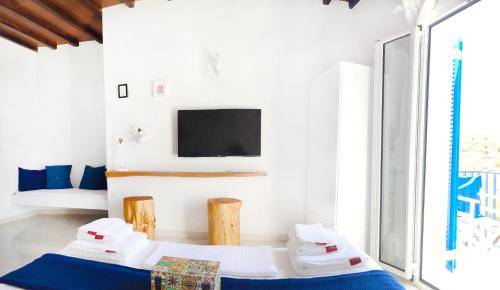 Kini Apartment | Loukia Studios & Suites