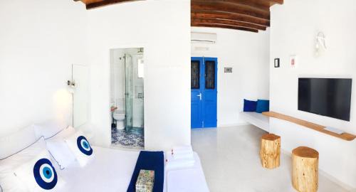 Kini Apartment | Loukia Studios & Suites