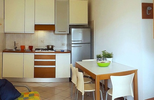 Bibione Apartment | Lovely apartment for 5 people with WIFI, A/C, TV, terrace, pets allowed and parking