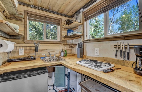 Cripple Creek Cabin | Lovable Mountain Tiny Home near Cripple Creek