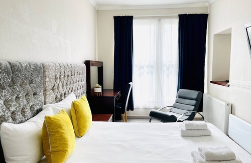 Perth Hotel | Lovat Hotel