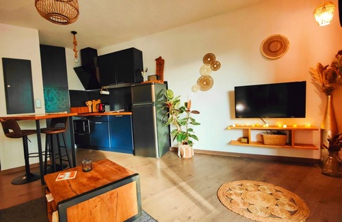 Pezenas Apartment | Love and bubbles : Private Jacuzzi π 5 min walk from the heart of town π«