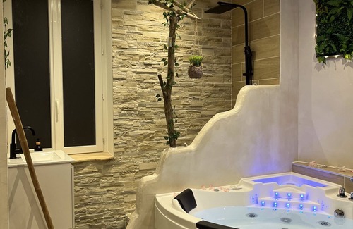 Montelimar Apartment | Love Appart' with whirlpool bath