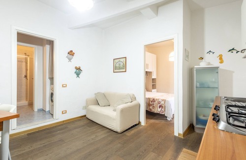 Castiglione della Pescaia Apartment | Love nest full center - 2min from the sea. Everything at your fingertips