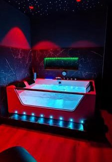 Bourg-Saint-Christophe Apartment | Love Room avec spa