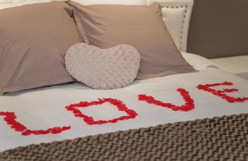 Bort-les-Orgues Bed & Breakfast | Love Room - Auvergne, Massif Central, at the Foot of the Volcanoes