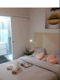 Tremblay-en-France Hotel | Love Room Charme